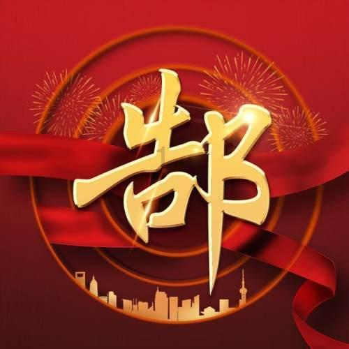 到药店买些感冒药，有个三十左右的小平头边买单，边挑逗店员